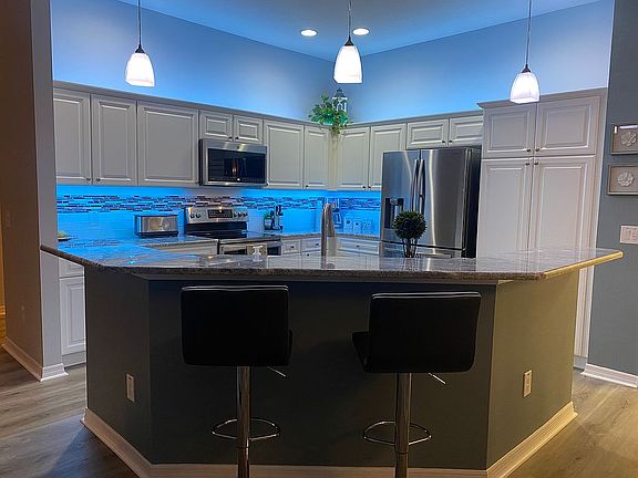 4th image of 2988 Eleanor Ln