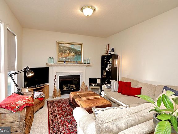 4th image of 1006 Glen Oak Ct