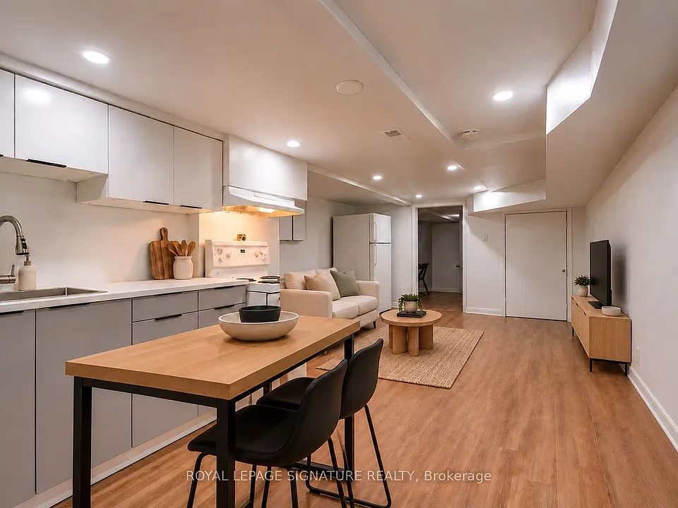 1043 Ossington Ave #LOWER