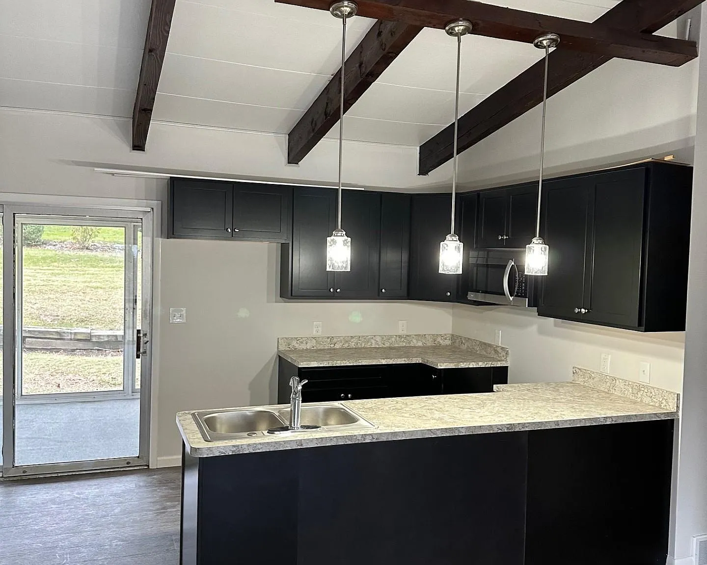 2 bed, 1000 sqft, $1,250 — Photo 3