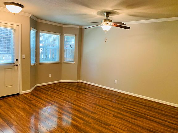 3rd image of 224 Valley Oak Dr #A