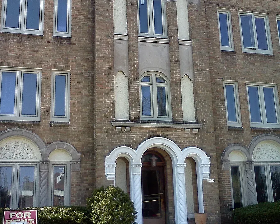 1809 E Lake Bluff Blvd