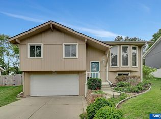 5221 London Rd, Lincoln, NE 68516