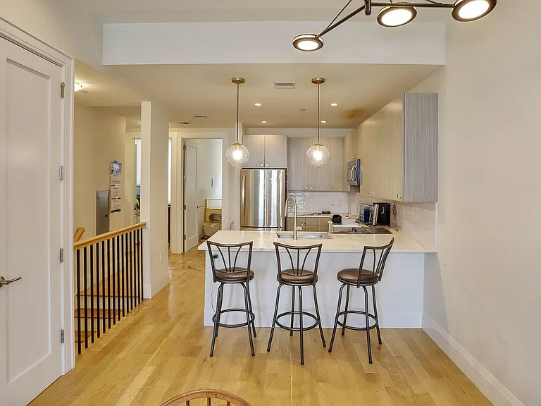 627 Washington St #1 — Photo 3