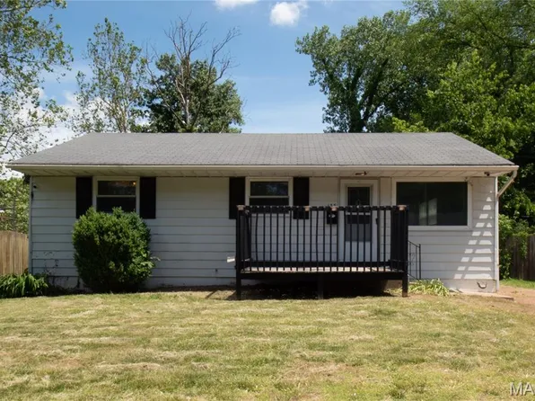 135 Dundee Cir, Saint Louis, MO 63137