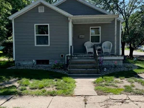 802 S Market St, Winamac, IN 46996