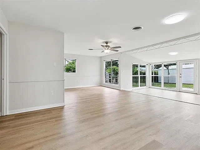 3 bed, 1.5 bath, 1400 sqft, $2,300 — Photo 4