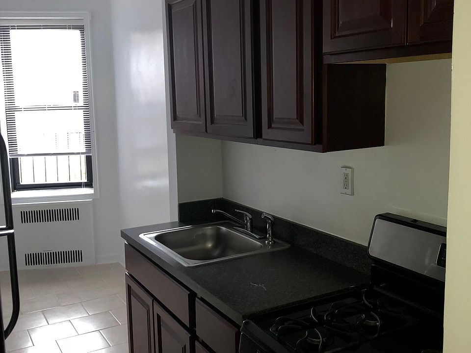 1st image of 2160 E 17th St #6