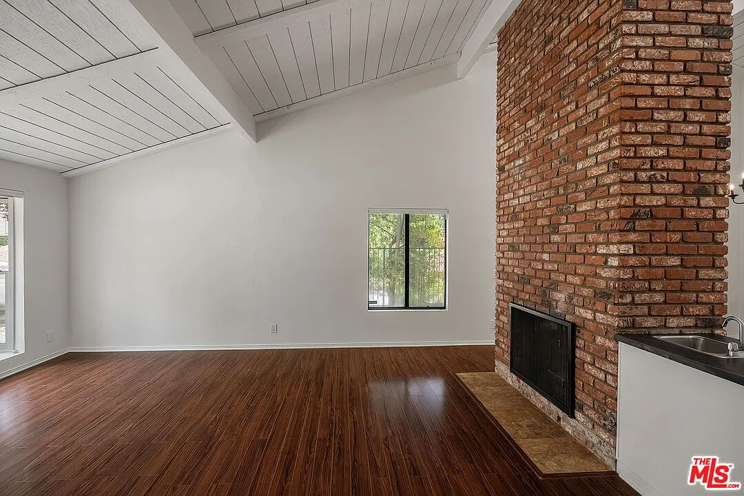 3 bed, 2.5 bath, 2255 sqft, $8,750 — Photo 4