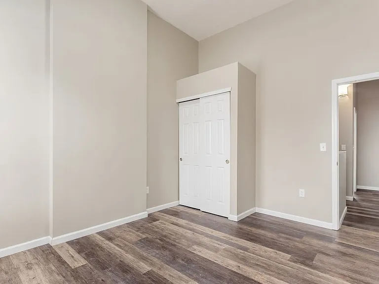 1363 Summit St — Photo 14