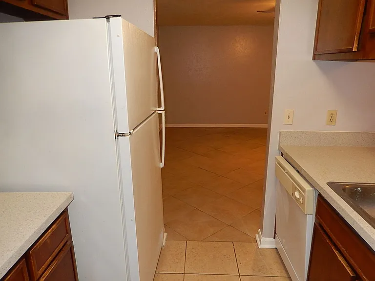 2334 Sylvan Ct — Photo 9