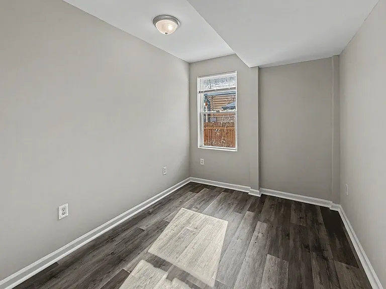 832 49th St NE — Photo 9