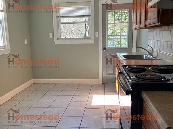 4th image of 909 Mulberry St