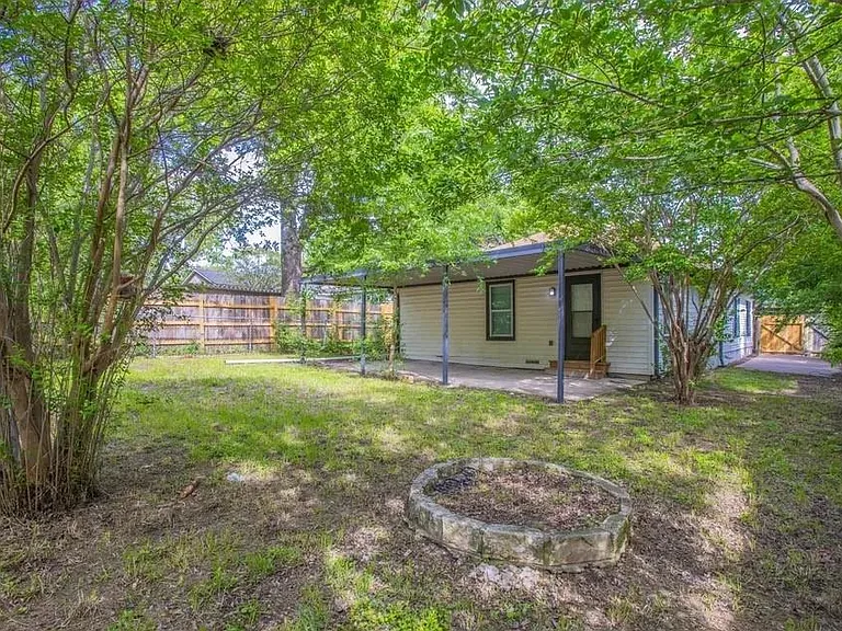 2329 Connor Ave — Photo 4