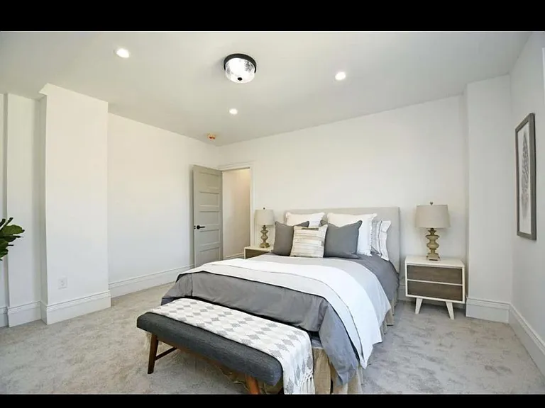 216 E 8th St #2 — Photo 17