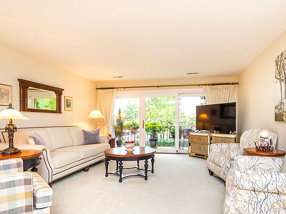 2nd image of 415 Franklin Ave APT 2F