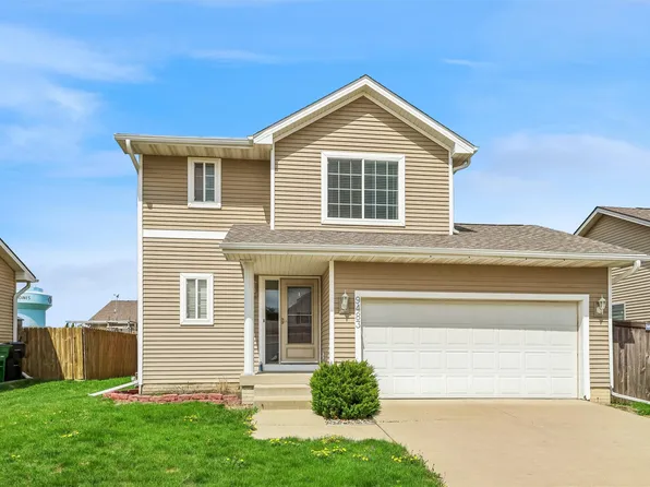 9483 Red Sunset Dr, West Des Moines, IA 50266