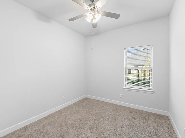 500 Samaritan Dr — Photo 32