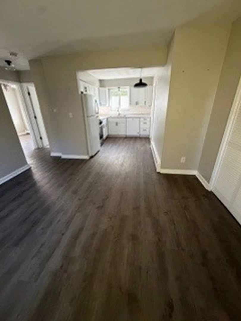 209 Oak St — Photo 2