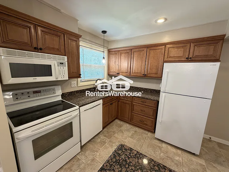 241 Cedarmere Cir — Photo 7