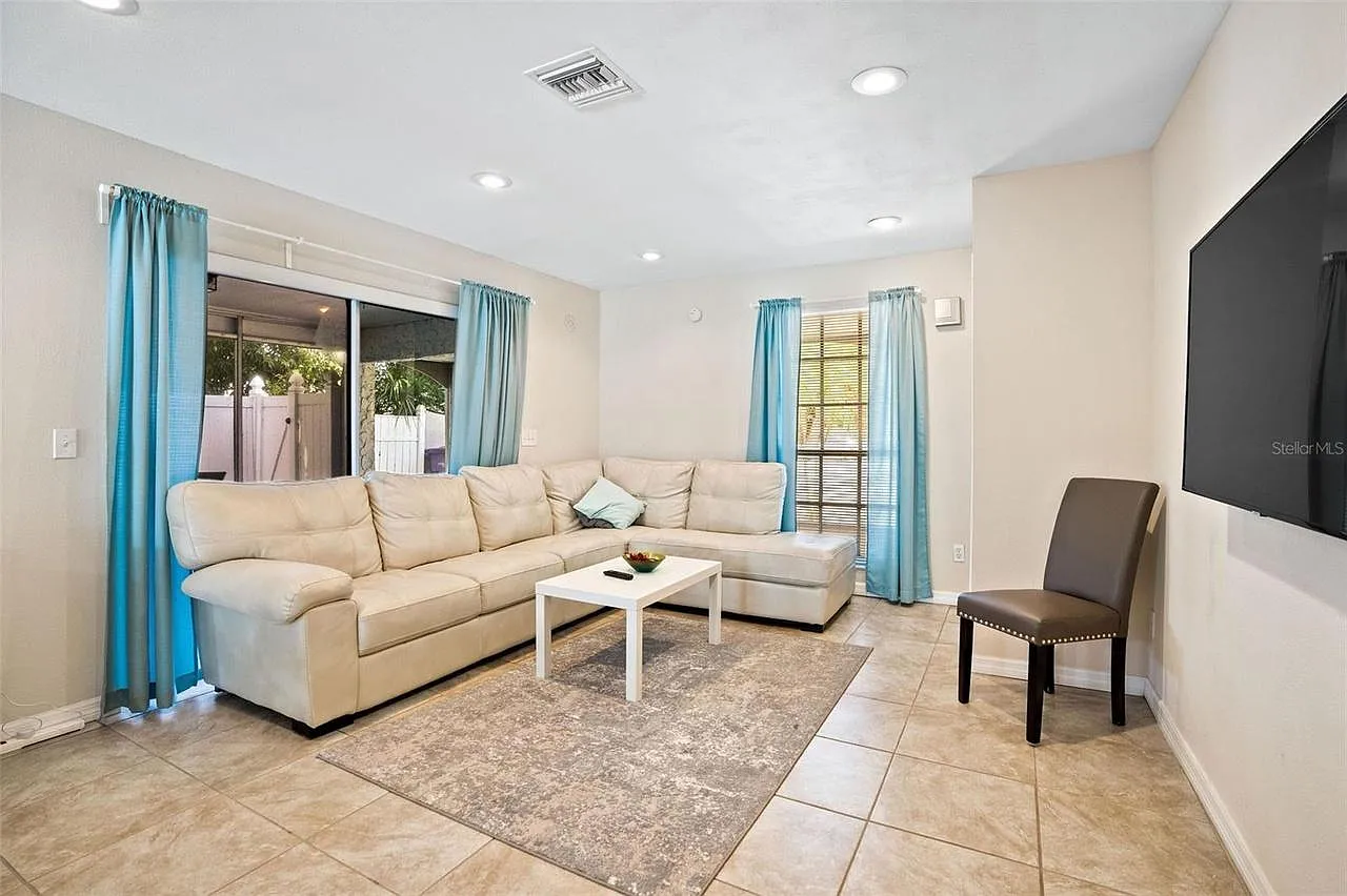 4 bed, 1600 sqft, $3,500 — Photo 4