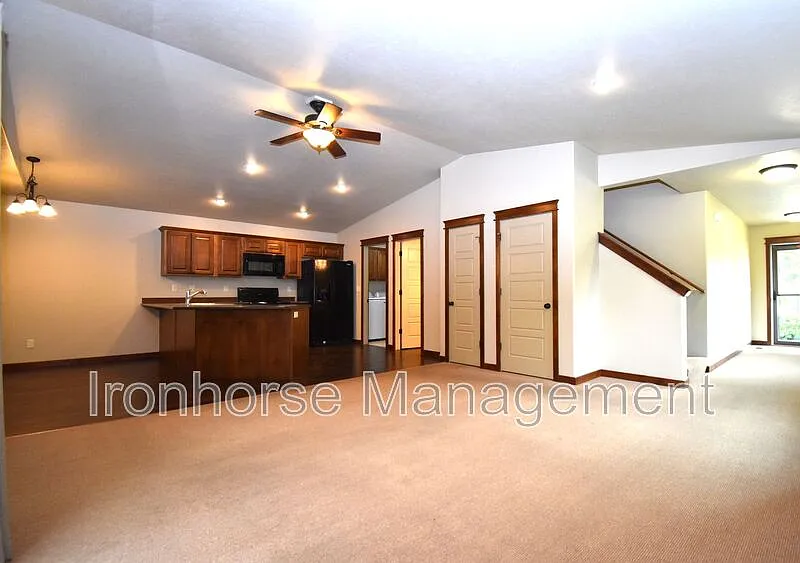 3 bed, 2.5 bath, 1561 sqft, $2,550 — Photo 4