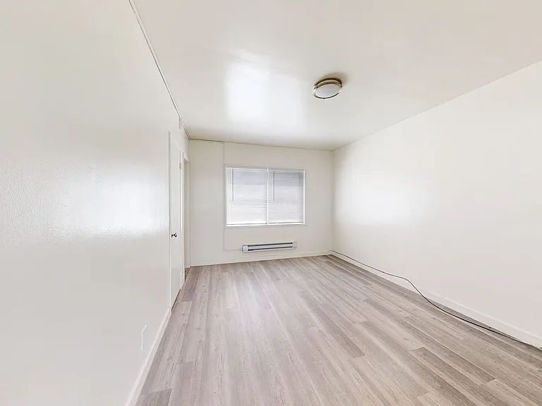 444 28th St — Photo 31
