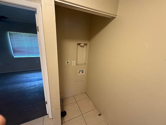 4th image of 3909 Belmont St APT 2