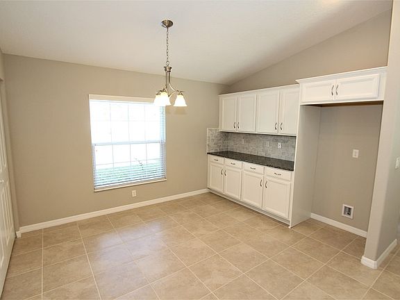 4th image of 9 Red Birch Ln