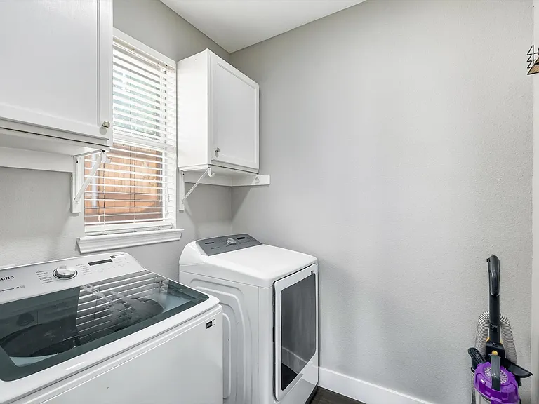 5709 Courtney Cir — Photo 38
