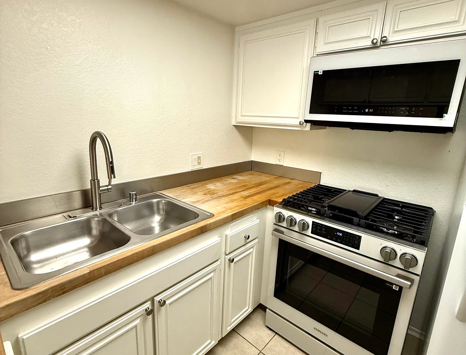 3 bed, 2.5 bath, 1300 sqft, $3,795 — Photo 2