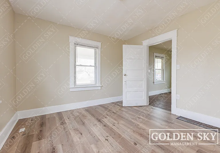 2440 S Hoyt Ave — Photo 6