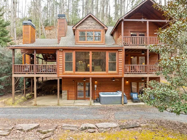 582 Falcon Trl, Ellijay, GA 30540