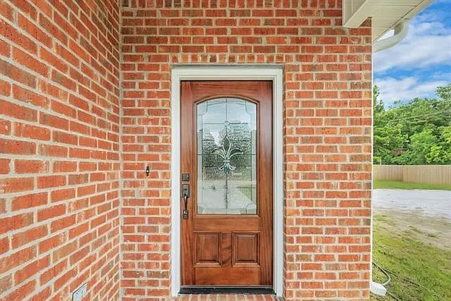 3 bed, 2.0 bath, 1374 sqft, $1,600 — Photo 3