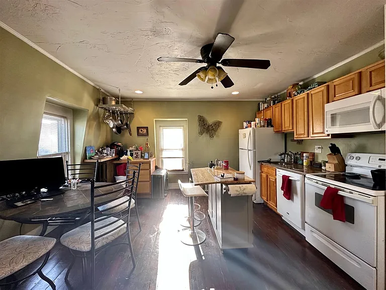 147 Highland Ave #1 — Photo 1