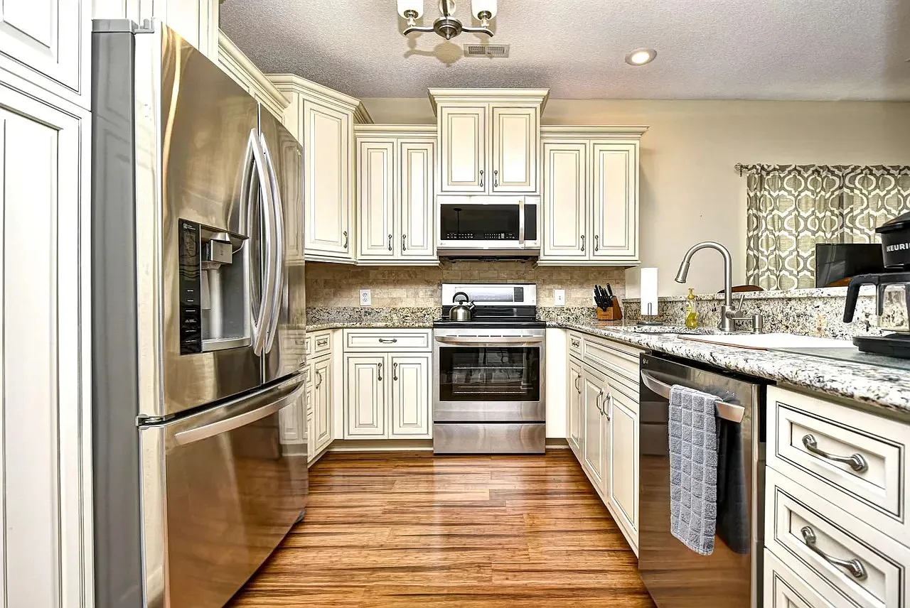 3307 Sweetwater Blvd - 1 — Photo 3