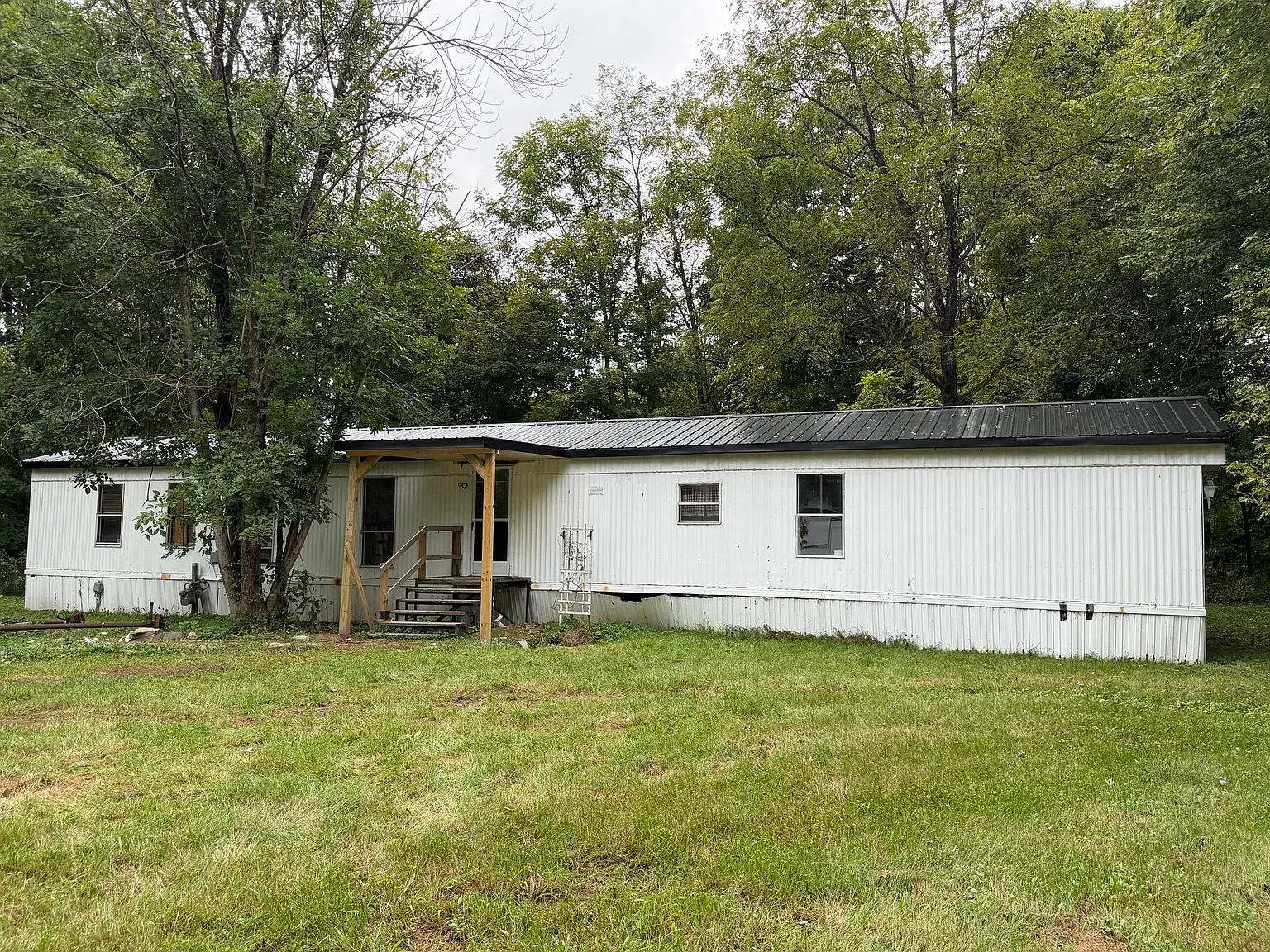 183 Ainsley ave — Photo 2