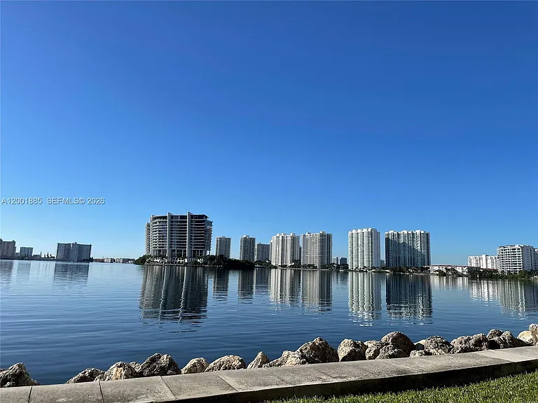 3600 Mystic Pointe Dr #114 — Photo 24