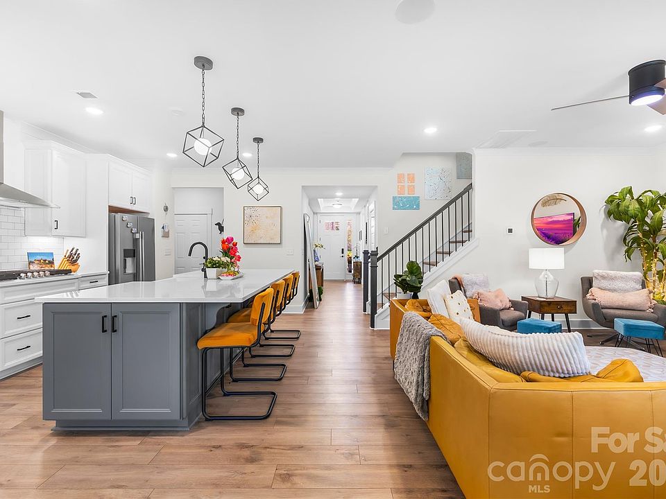 1st image of 142 Prestwick Way