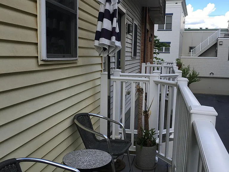5709 44th Ave — Photo 2