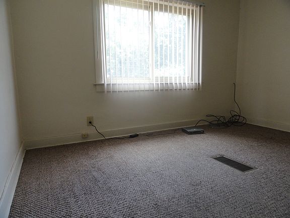 BEDROOM WITH AT&T CABLE READY