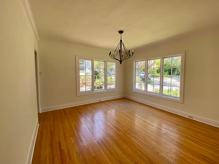 1051 N Wilson Ave — Photo 5
