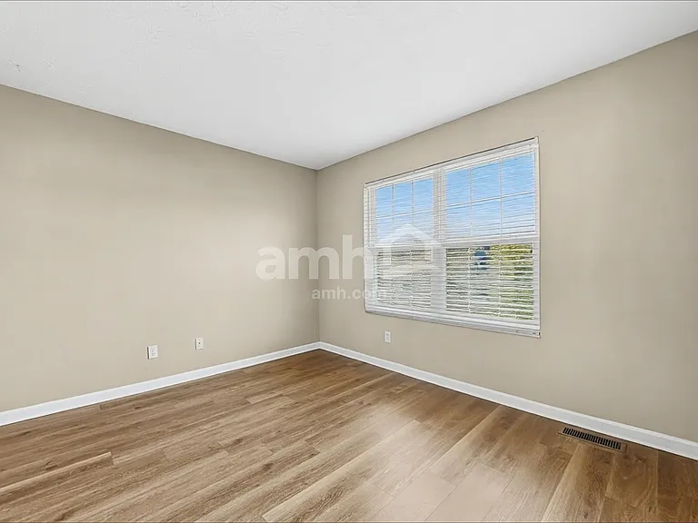 924 Bamburgh Dr — Photo 15