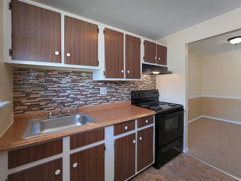 Bradley Court — Photo 8