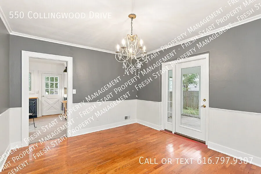 Spacious Living in East Lansing's Heart — Photo 2