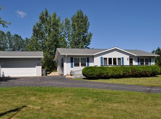 7711 Pathfinder Ln, West Bend, WI 53090