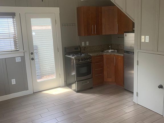 3rd image of 1933 E St