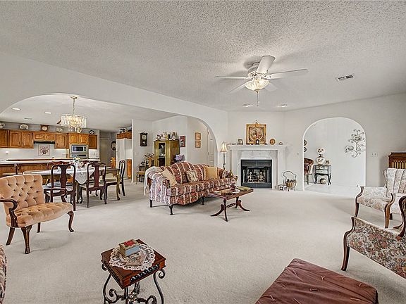 3rd image of 210 Lyndal Ln