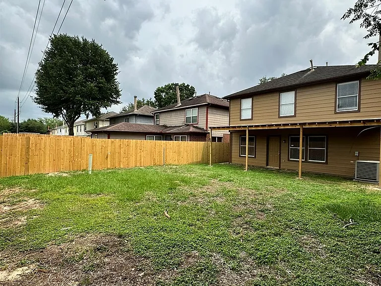 6910 Bayou Crest Dr — Photo 18