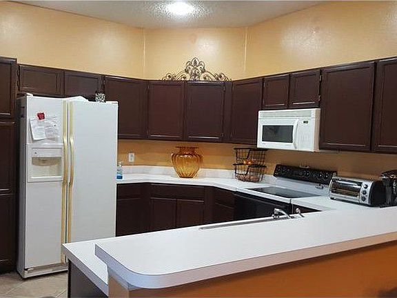 3rd image of 2213 Wyndam Way